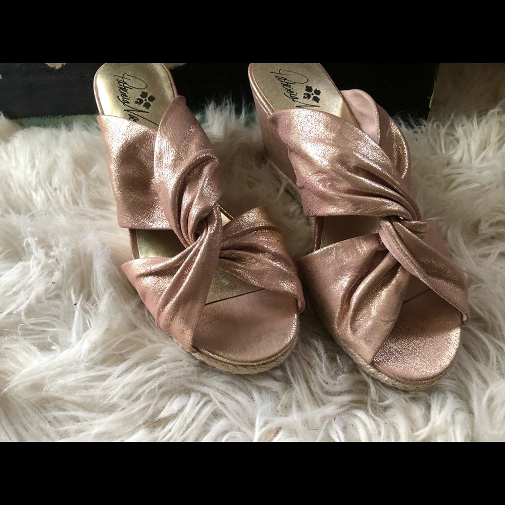 Patricia Nash Rose Gold sandal wedges